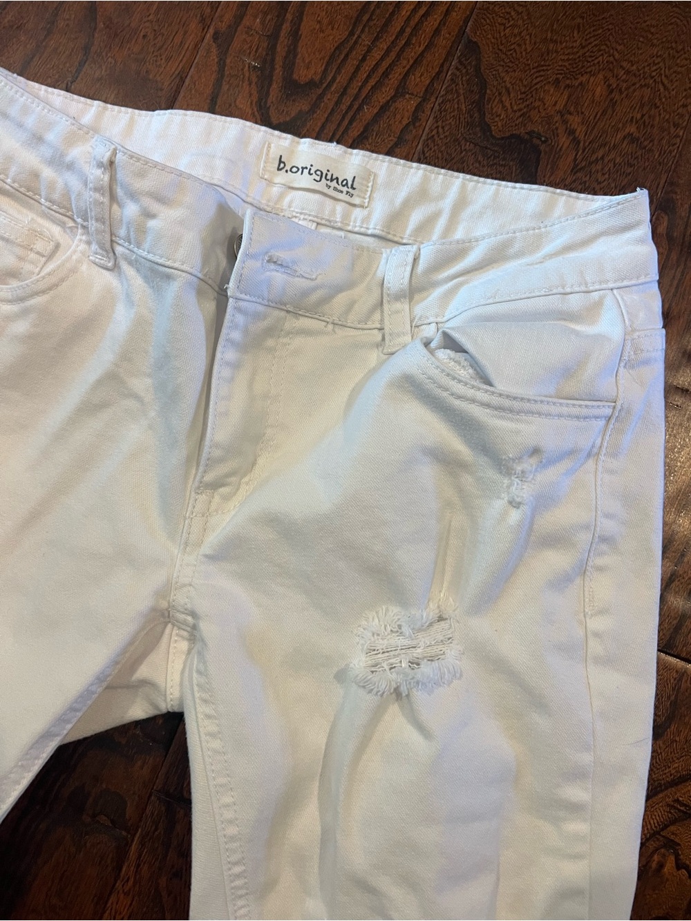 Women’s White Flared bootcut Jeans - Brand: b.original
Distressed look
27 - Picture 3 of 3